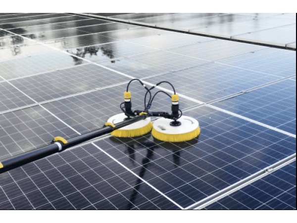 Máy rửa pin mặt trời Sauber SDB75 siêu dài 7.5m. Dùng pin Lithium 24V 